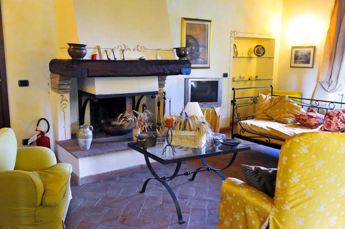 La Fonte Carducciana Villa San Casciano dei Bagni Luaran gambar